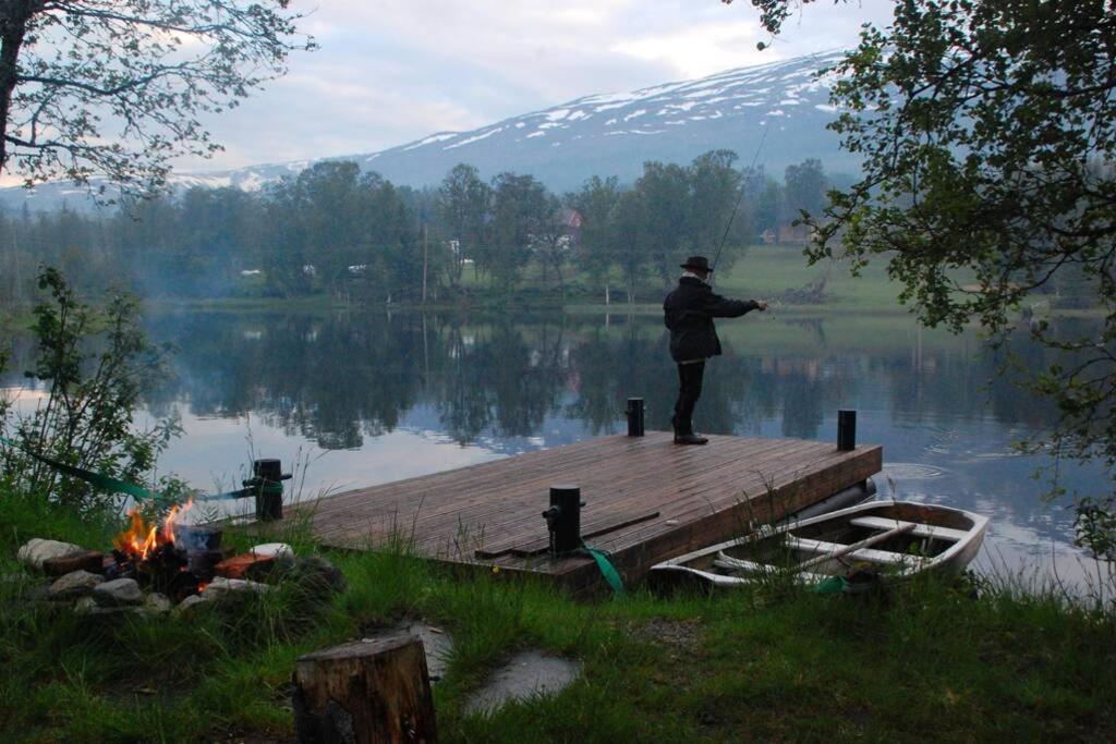 100 Years Old Norwegian Log House In Tromso Villa Buitenkant foto