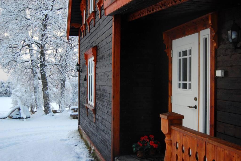 100 Years Old Norwegian Log House In Tromso Villa Buitenkant foto