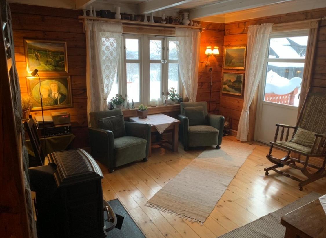 100 Years Old Norwegian Log House In Tromso Villa Buitenkant foto