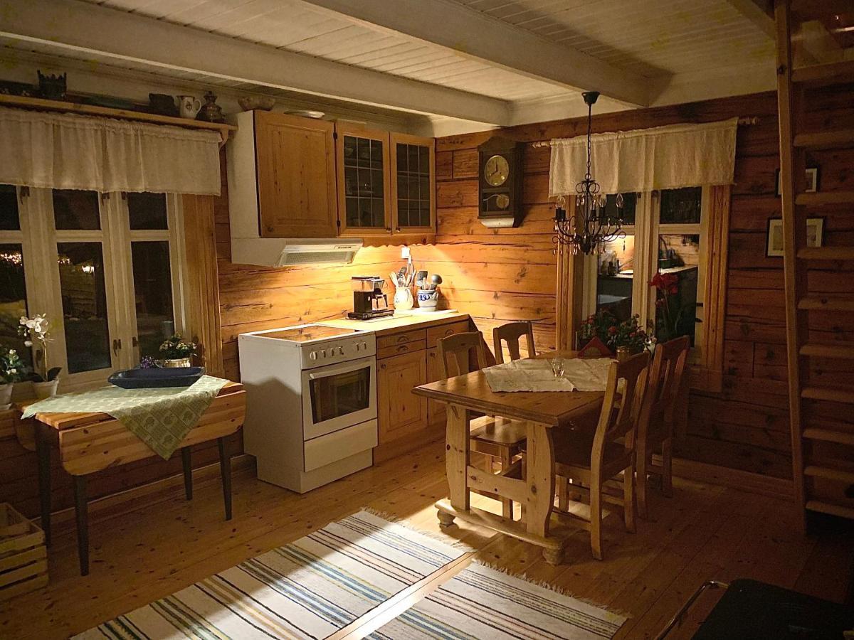 100 Years Old Norwegian Log House In Tromso Villa Buitenkant foto